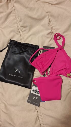 Customer photo review of Calcinha Fita Rosa Choque