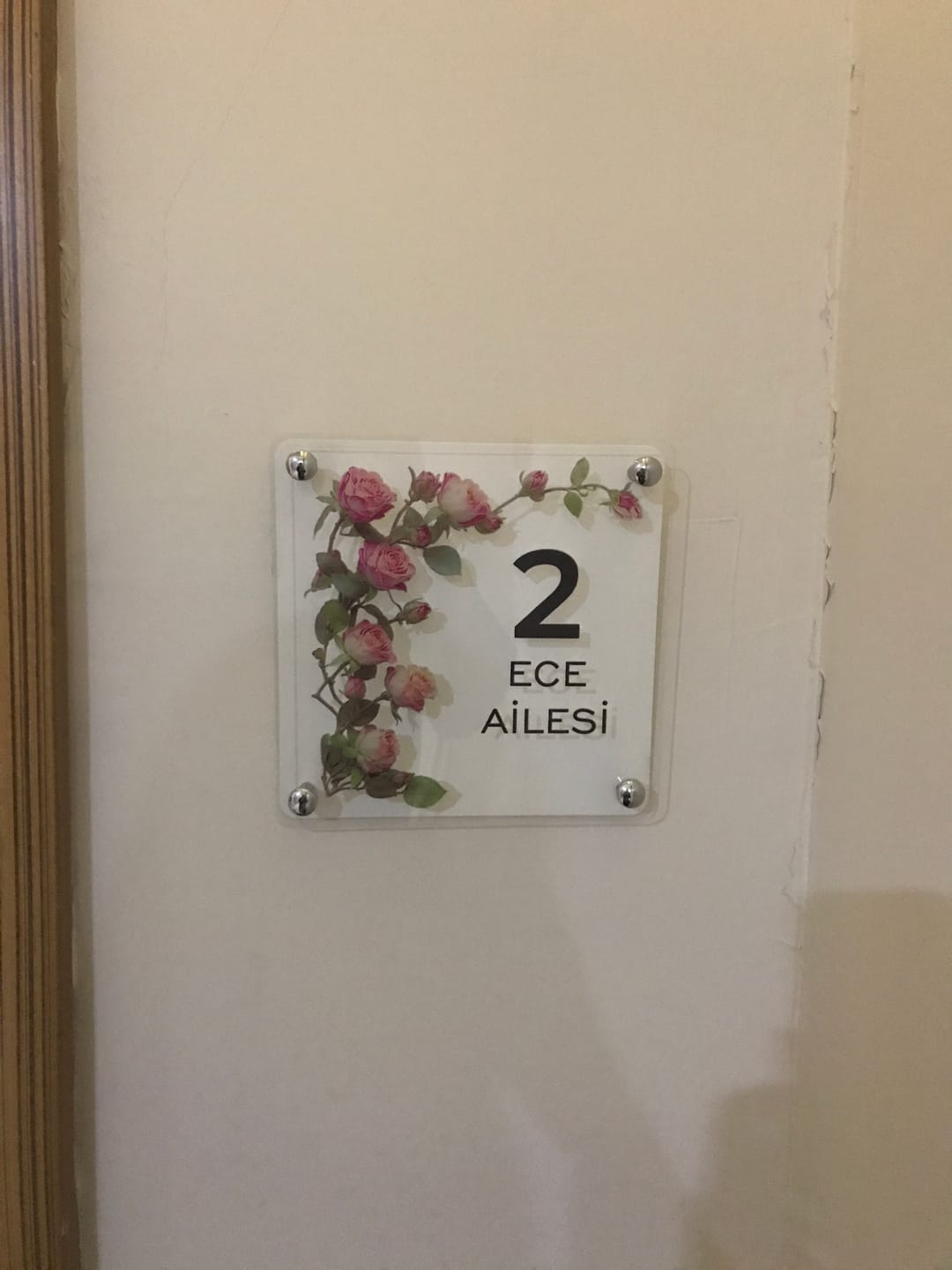 Customer photo review of Kişiye Özel Pembe Gül Dallı Kapı İsimliği
