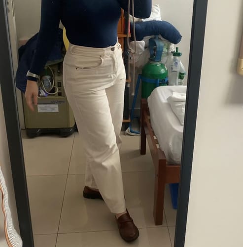 Emilly B. review of Calça Jeans Reta Araçá Bege image 1 out of 1