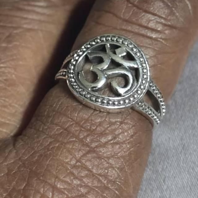 Customer photo review of 925 Sterling Silver Ohm Aum Om Mantra Hindu Buddhism Brahman Ring