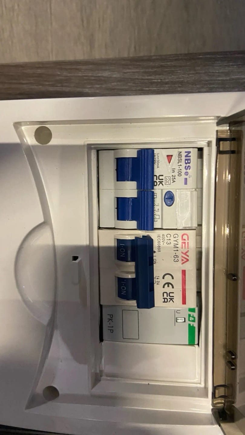 Customer photo review of 【0% IVA】Batteria EASUN 24V 100Ah LiFePO4 Litio Ferro Fosfato 25,6V Grado A Parallela