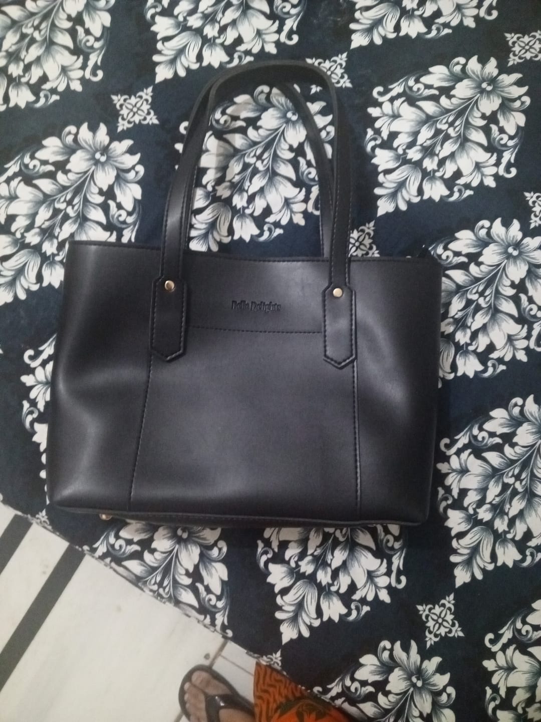 Customer photo review of Black Belle The Perfect Tote Bag