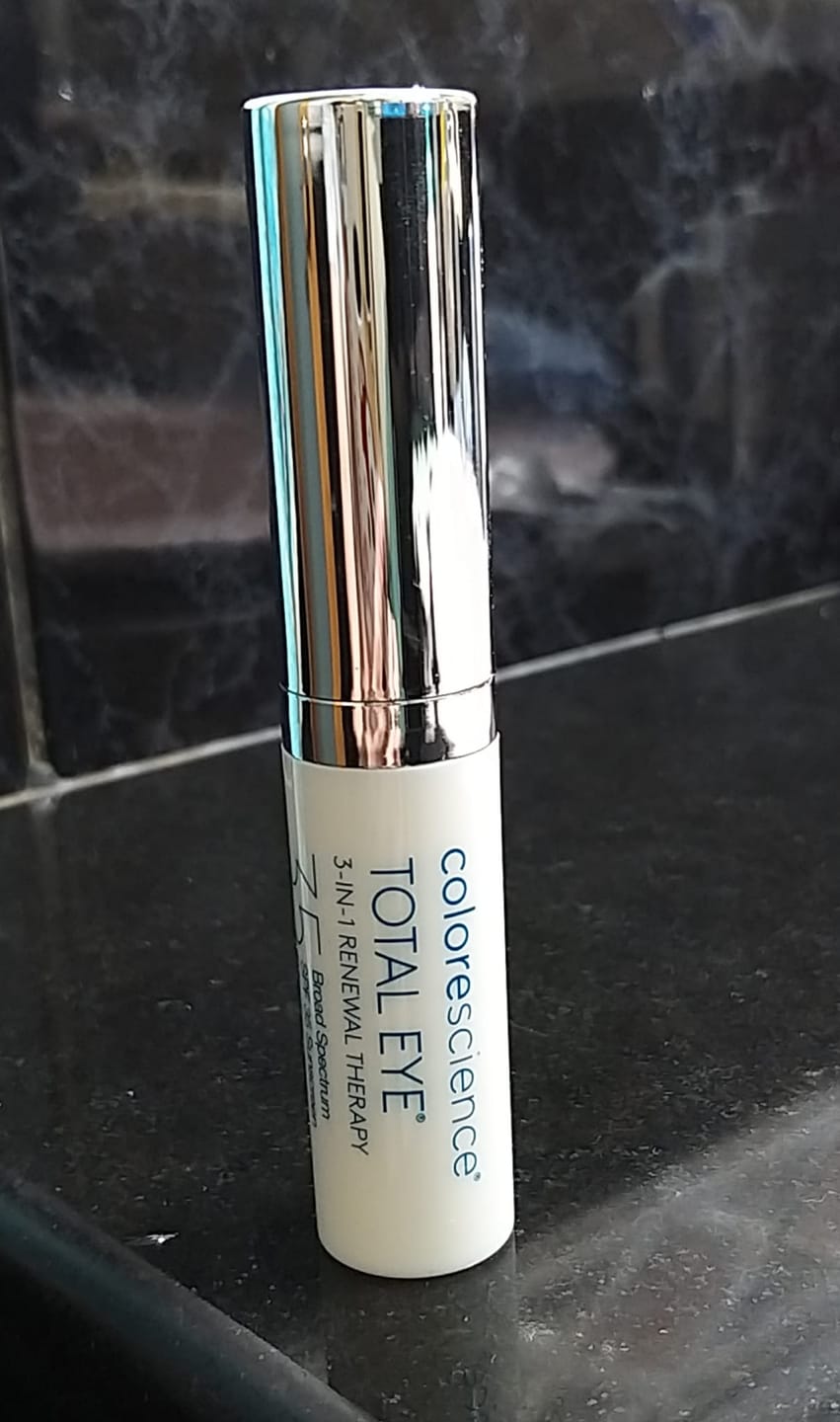 Customer photo review of Colorescience Total Eye® 3-in-1 Renewal Therapy SPF 35 (Medium Original)