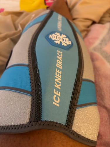 Customer photo review of Knee Ice Pack Wrap