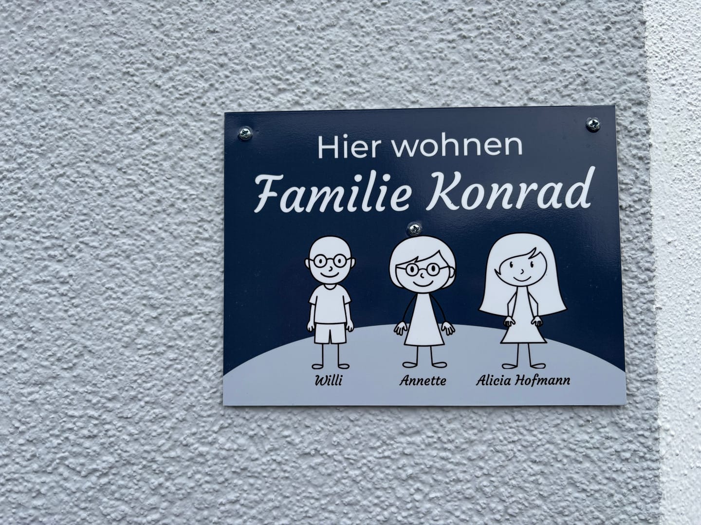 Customer photo review of Familien Türschild (UV- und wetterfest) inkl. Klebebefestigung