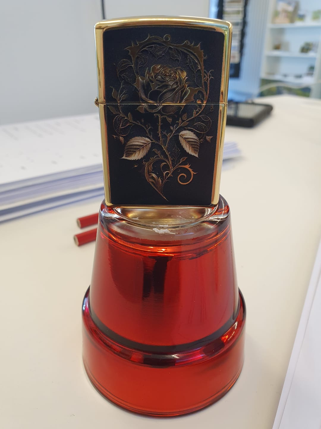 Customer photo review of Zippo Feuerzeug Rose in Gold