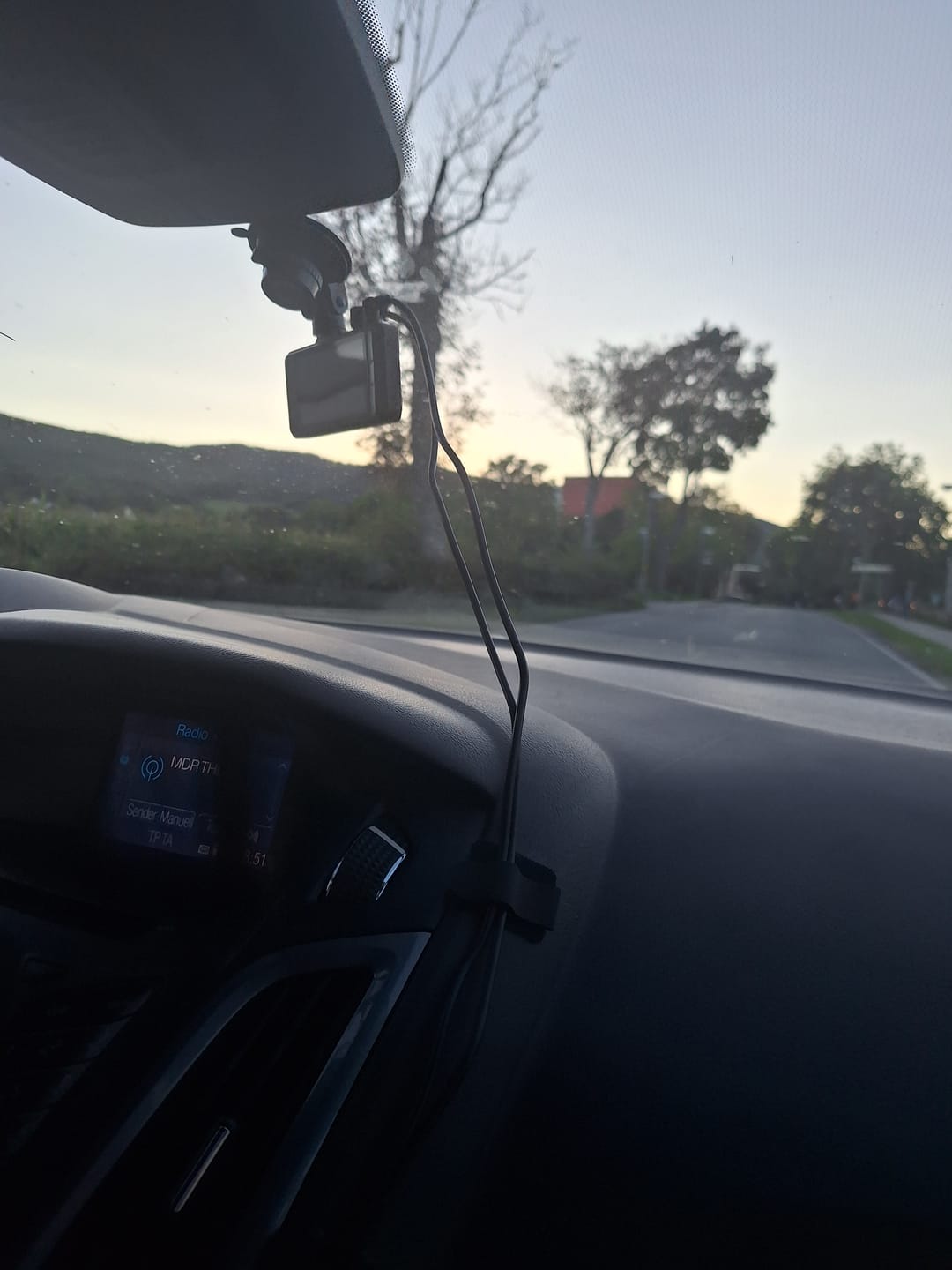 Customer photo review of 4K Dashcam mit 3,94" Bildschirm / Vorne & hinten / Autokamera mit 170° Weitwinkelansicht / Nachtsicht / Parküberwachung / G-Sensor