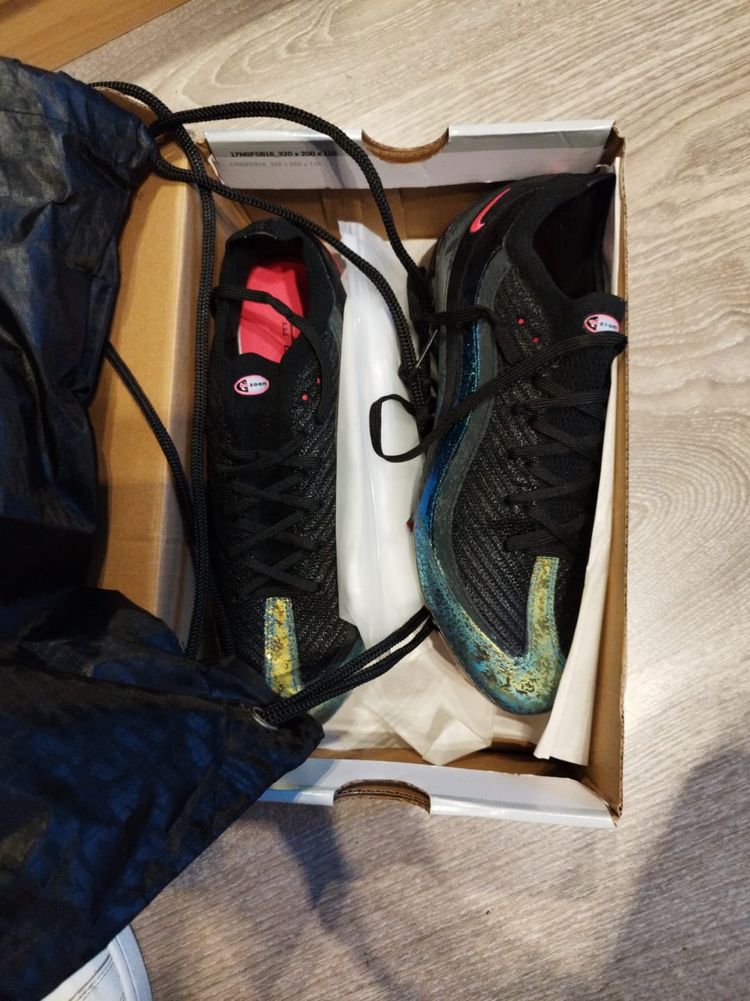 Customer photo review of Vapor 16 Air Max 95 FG - Noir/Solar Red