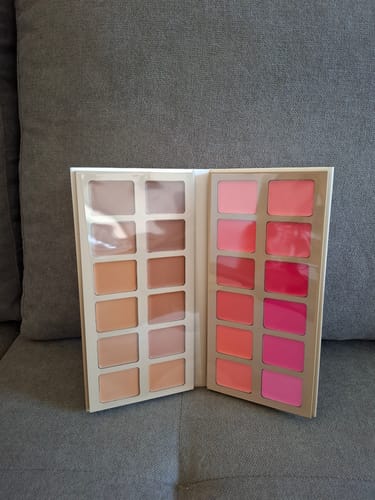 Customer photo review of LIGHT / MEDIUM CREAMS PALETTE (+SPATULA)