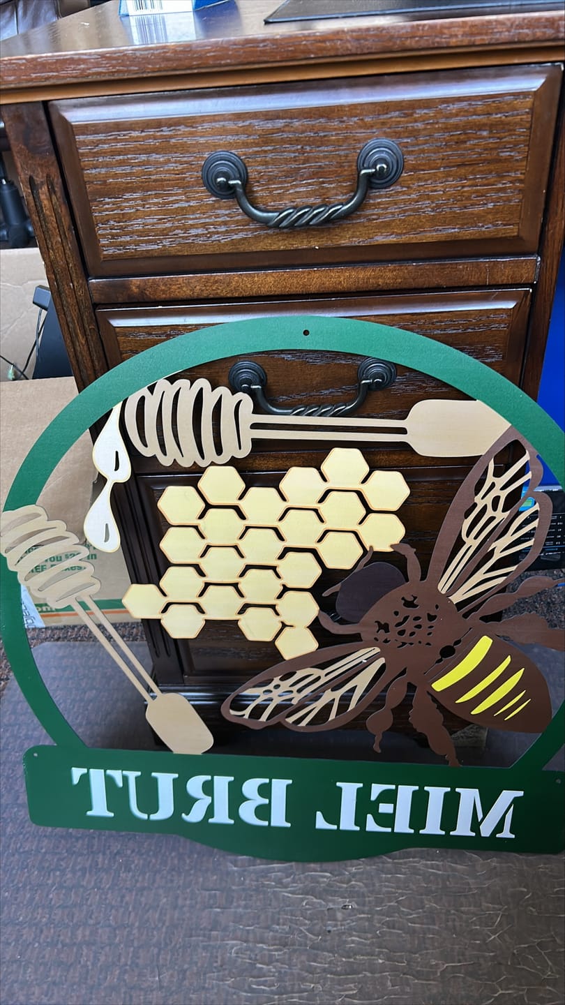 Customer photo review of Personalized Painted Metal Bee Art