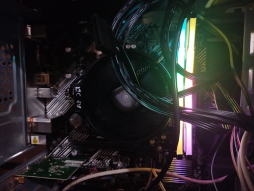 Customer photo review of Procesador AMD Ryzen 3 3200G 4 Núcleos 3.6GHz Turbo 4.0GHz Socket AM4 con Gráficos Radeon Vega 8