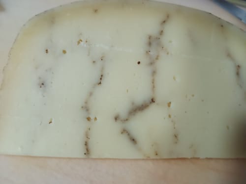 Customer photo review of Queso Sardo, con pimienta, artesanal.