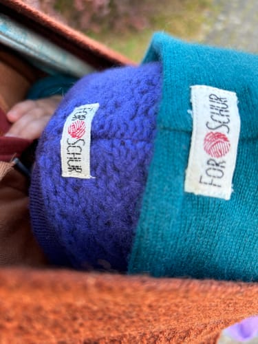 Customer photo review of Upcycling Kaschmir Bindemütze