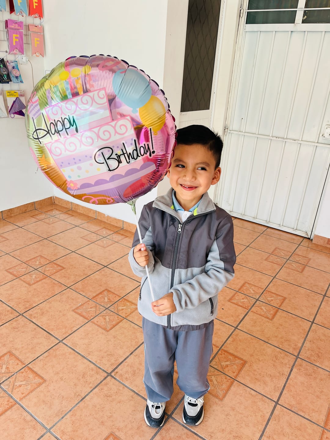 Customer photo review of PAQUETE PAPELERO 100 PIEZAS MIXTAS
