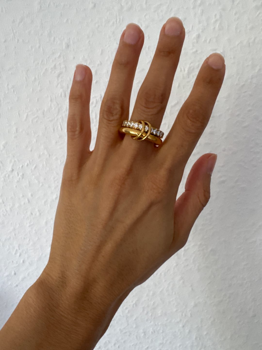 Customer photo review of Pave Infinity Flow Ring 18K Vergoldet