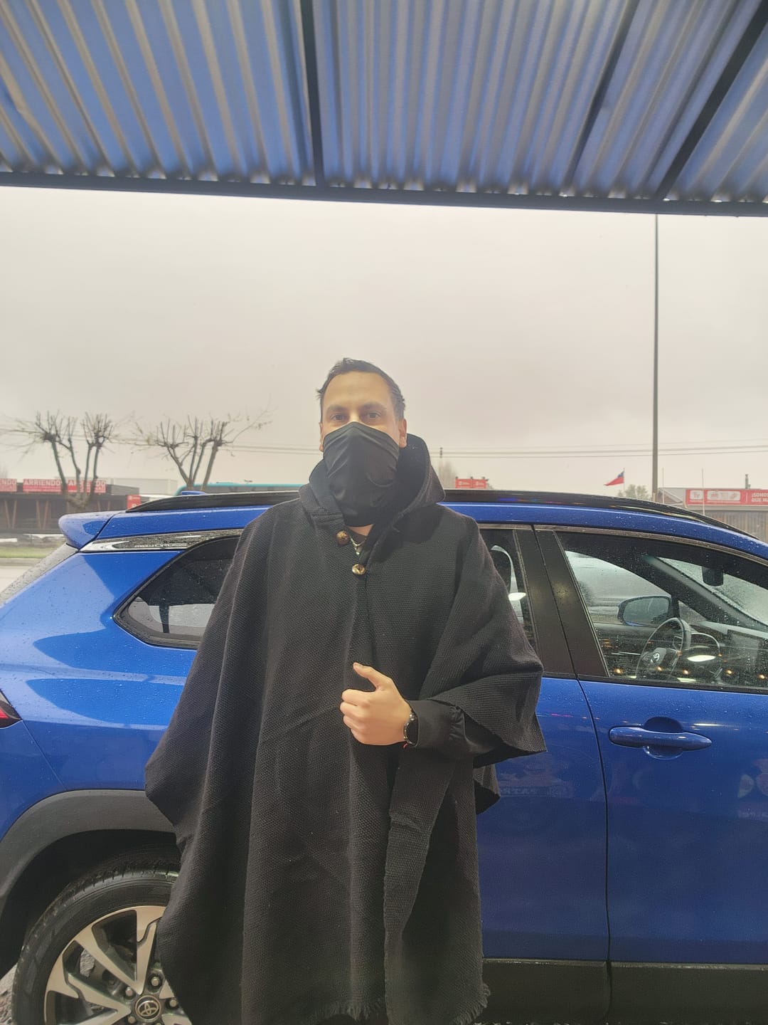 Customer photo review of PONCHO PREMIUM DE LANA NEGRO