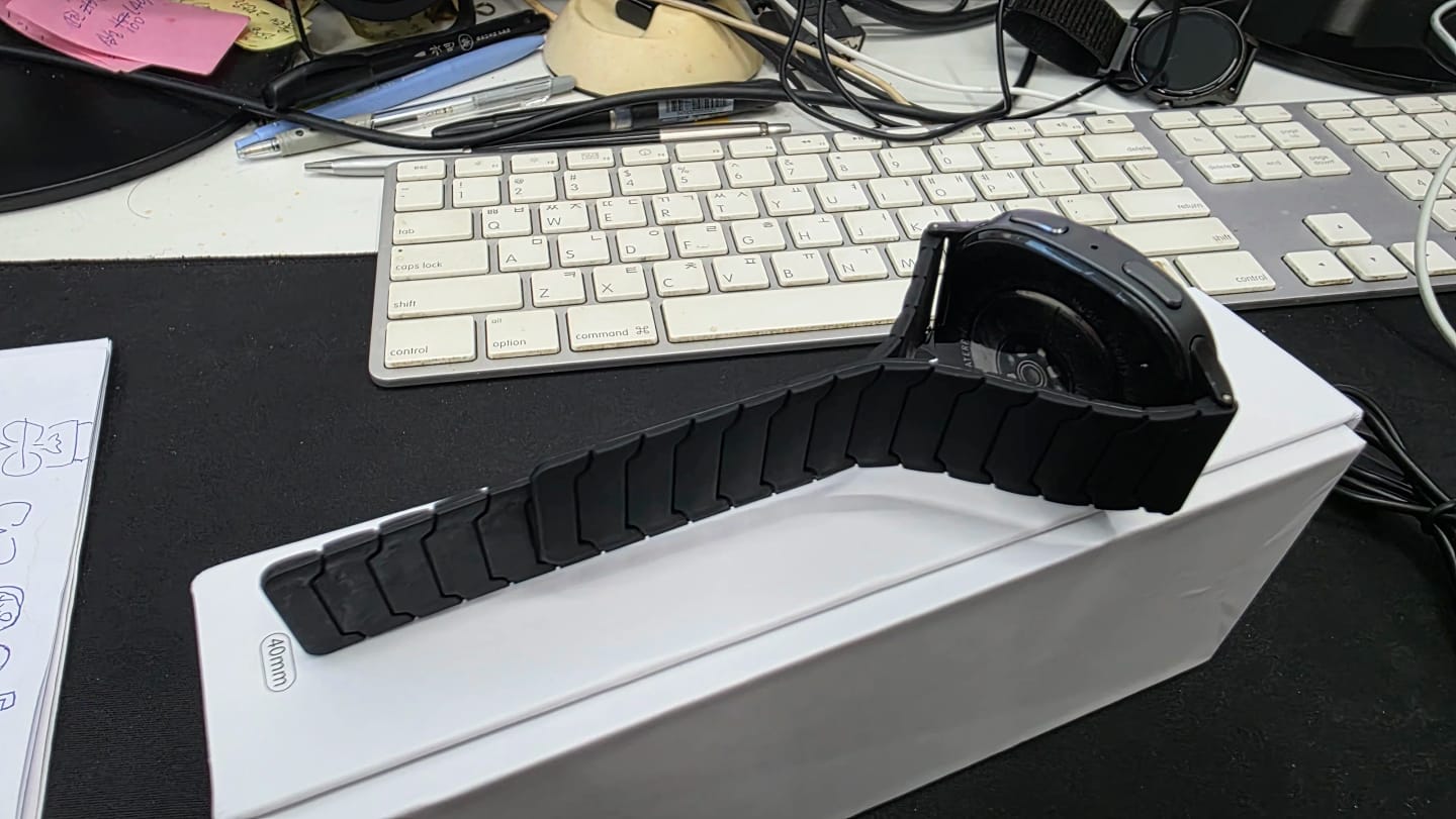 Customer photo review of Samsung Galaxy 8 And Galaxy 8 Classic Silicone Strap - Soft