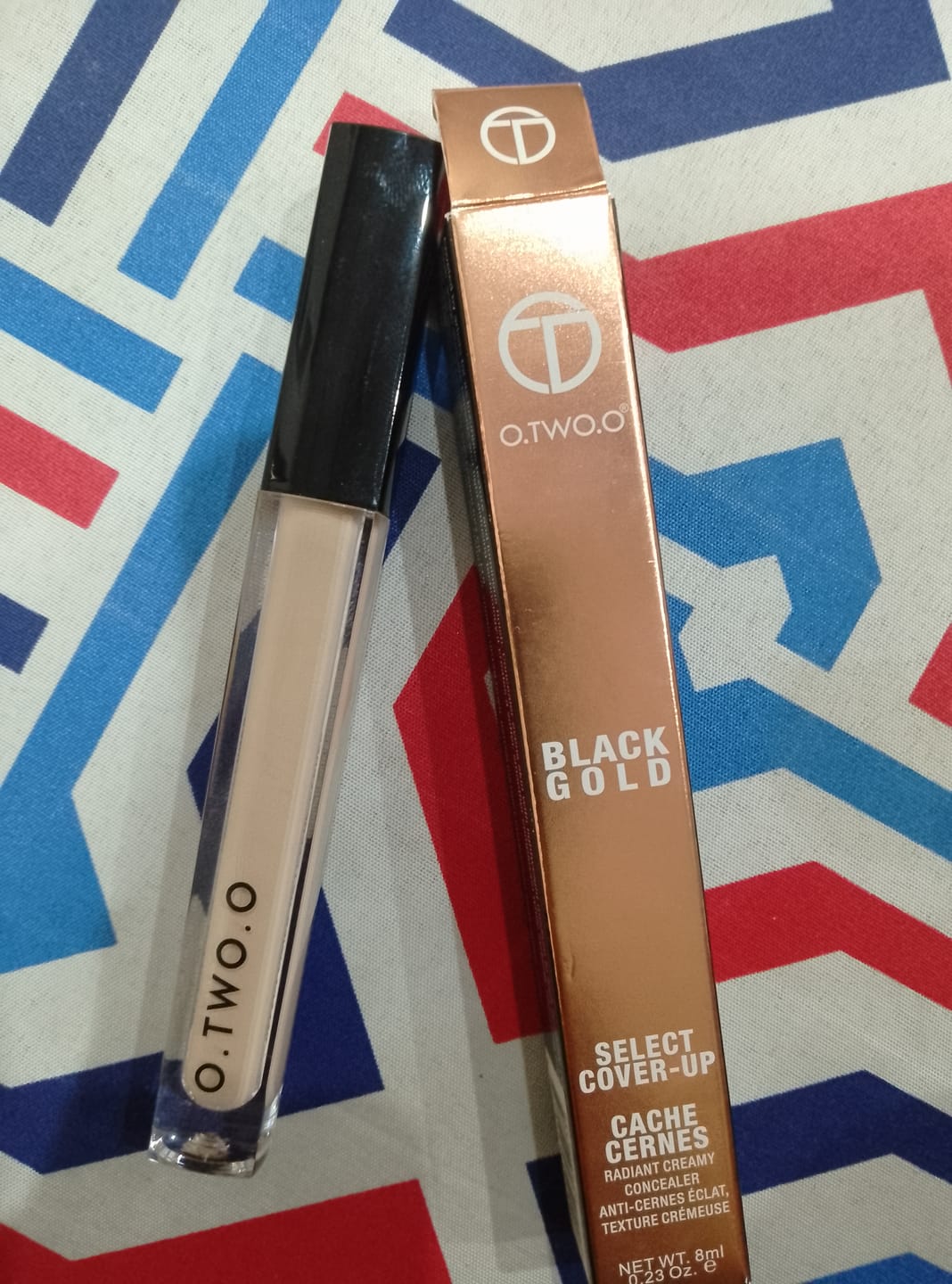 Customer photo review of O.TWO.O Black Gold Cover-Up Radiant Creamy Concealer