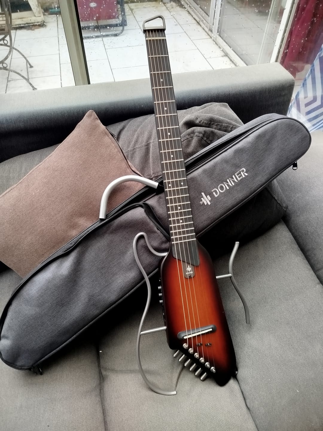 Customer photo review of 【Boîte ouverte】Donner HUSH™ I Guitare de Voyage Ultra-Légère