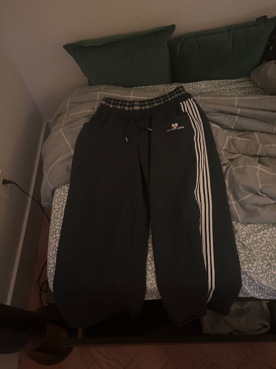 Customer photo review of Aelfric Eden Double Waist Baggy Sweatpants