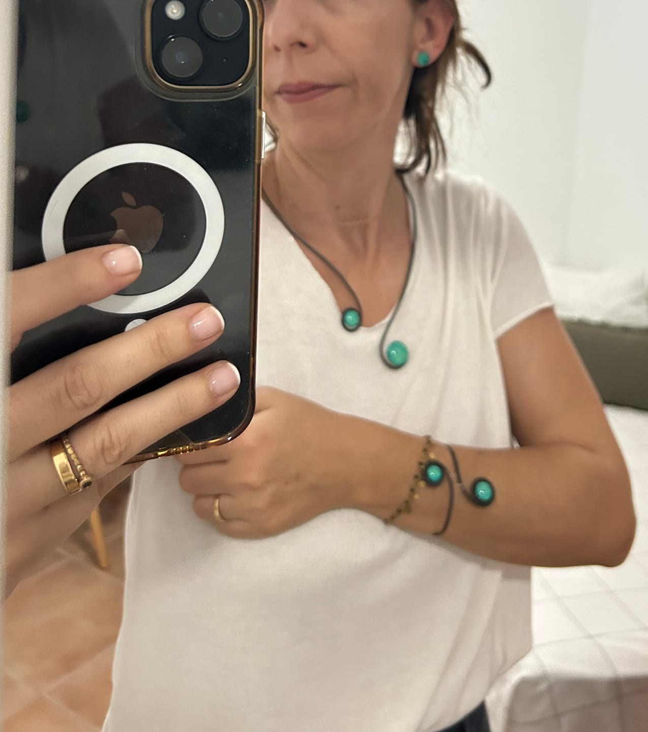 Customer photo review of Brazalete "Doble Sol Esmeralda" – Vidrio fundido y hierro forjado.