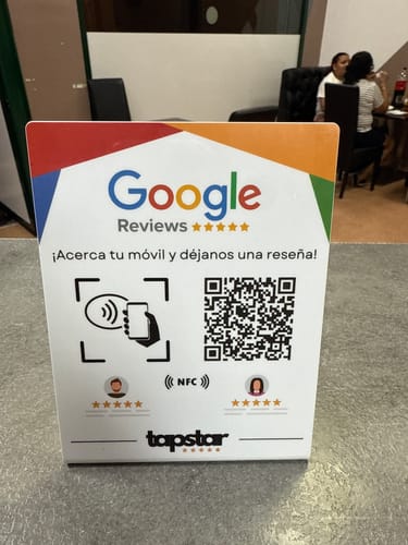 Customer photo review of Expositor Reseñas Google NFC y QR