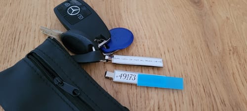 Customer photo review of Metall Schlüsselanhänger personalisiert mit Name, Text, Spruch und Foto