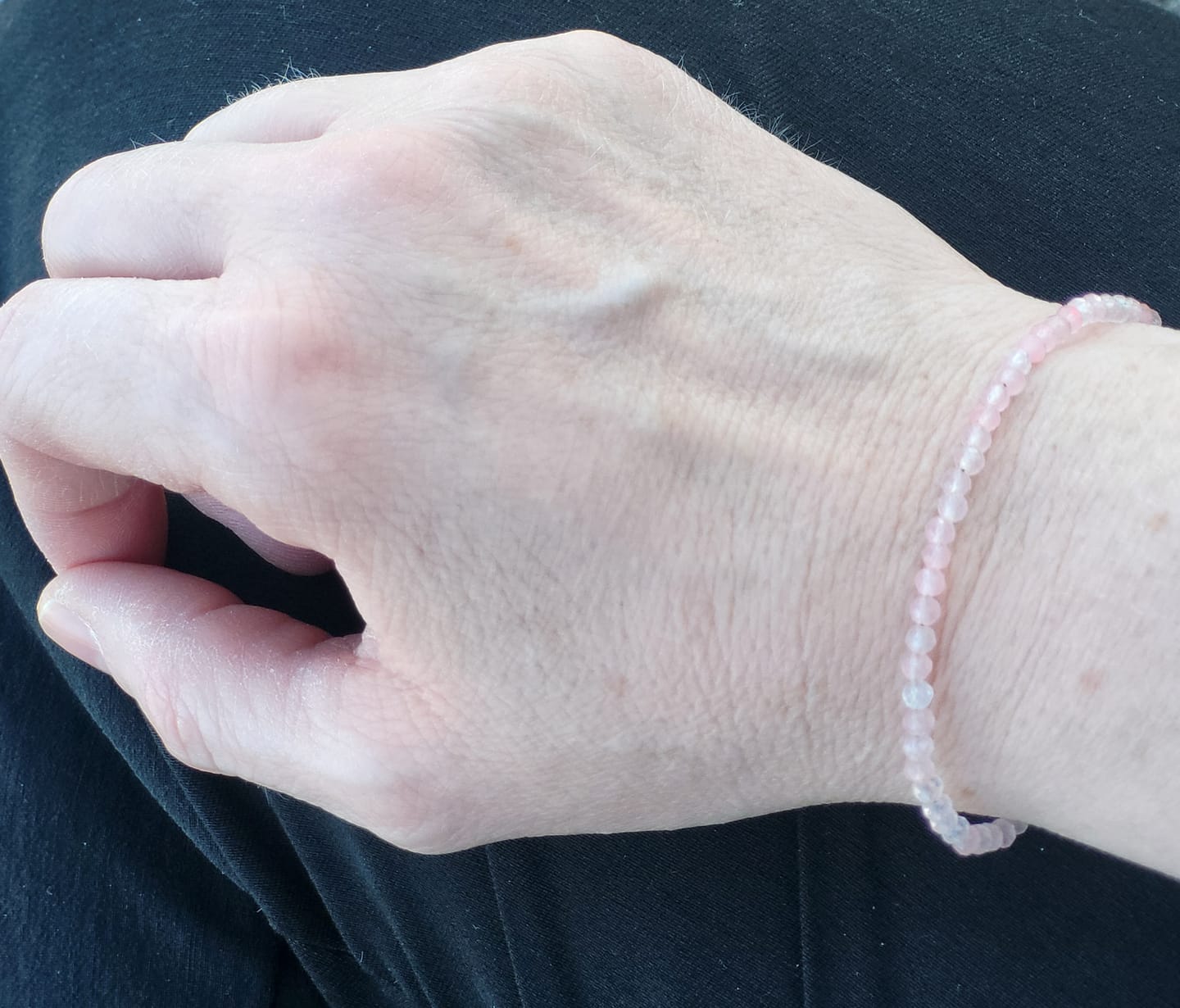 Customer photo review of Rosenquarz Armband - Perlen geschliffen