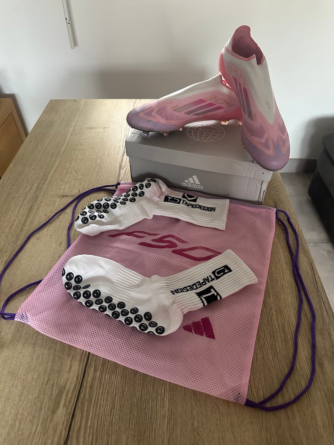 Customer photo review of F50 Elite Laceless SG Lamine Yamal 304 - Rose clair/Purple Glow/Lite Pink ÉDITION LIMITÉE