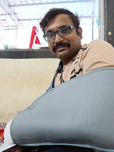 Customer photo review of Arm Pouch Sling (Mild Support)| Provides Support to the Shoulder & Arm (Grey)