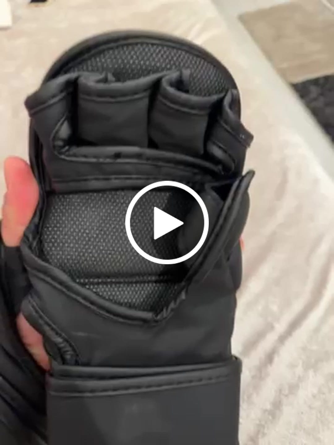 Customer video review of Manusi MMA Knockout Punisher 2.0  Sparring Cu Deget
