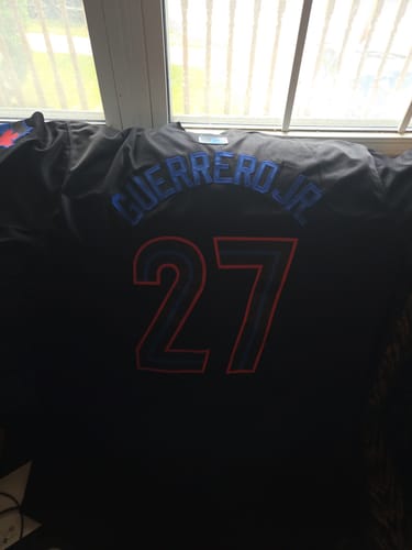 Customer photo review of Men's Toronto Blue Jays Vladimir Guerrero Jr. #27 Black 2024 City Connect Limited Player Jersey