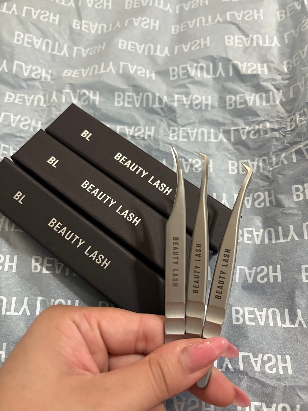 Customer photo review of Volume Tweezer Nº 01