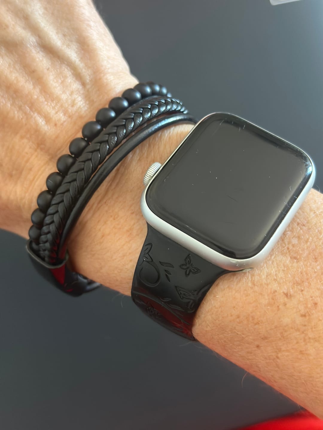 Customer photo review of Buddha Stones, natürliches Lavagestein, schwarzes Onyx-Perlen-Lederarmband