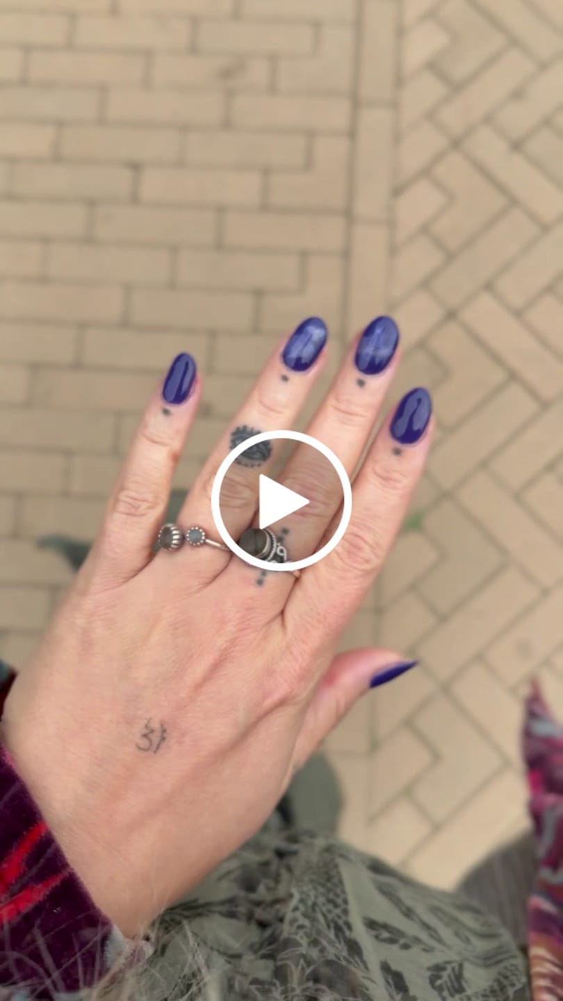 Customer video review of Sapphire Blue Dipping Powder