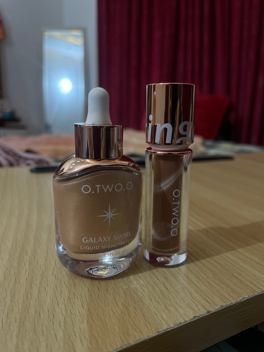 Customer photo review of O.TWO.O HAUTE GALAXY SWIRL LIQUID HIGHLIGHTER