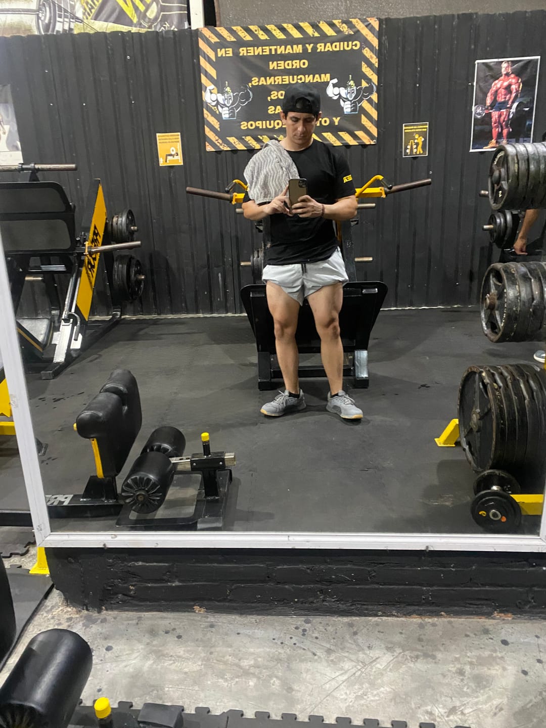 Customer photo review of 1022 - Staple Shorts 4.5"