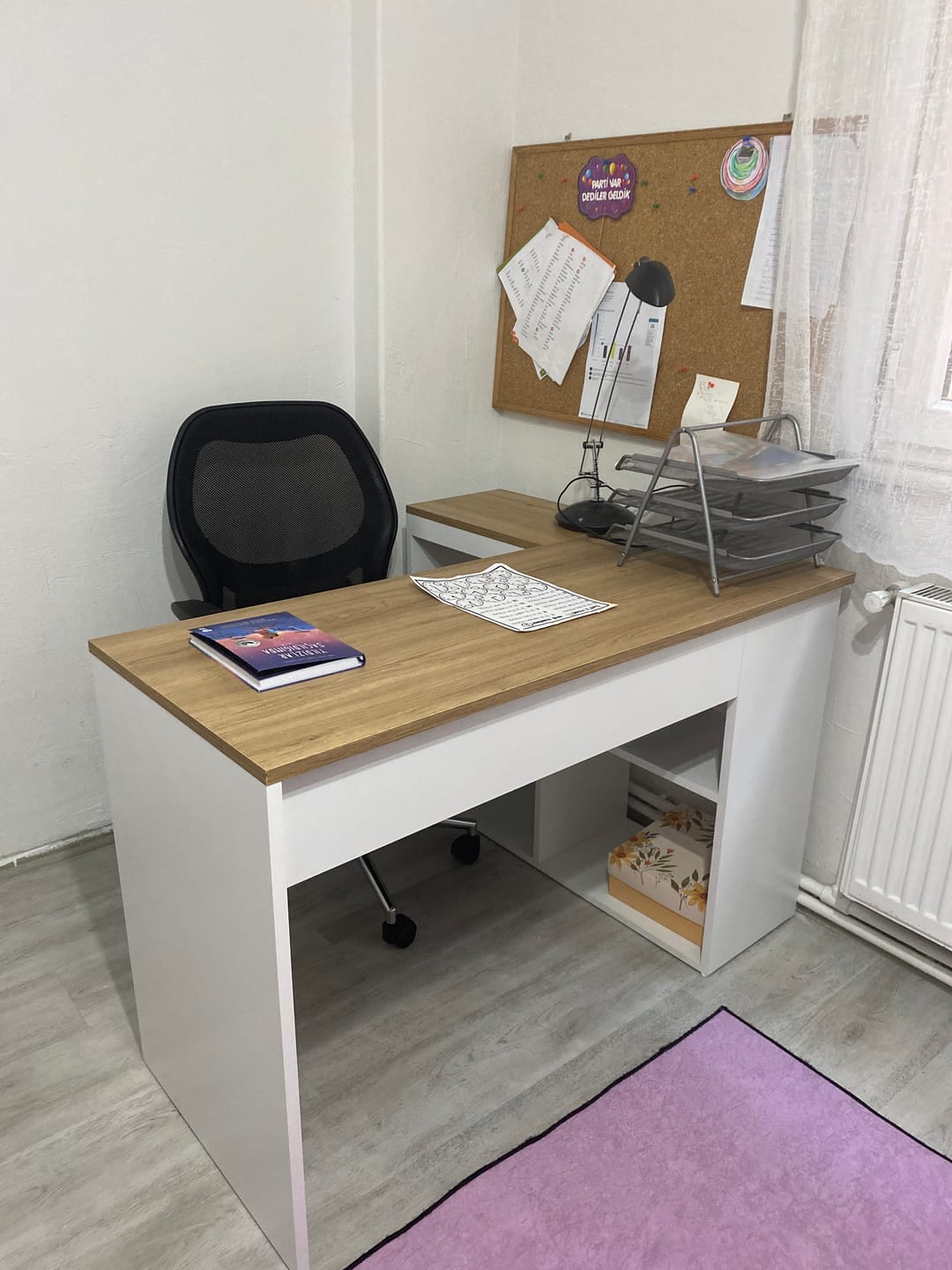 Customer photo review of Rani HA113 Çalışma Ofis Bilgisayar Masası 4 Raflı Köşeli Masa Beyaz - Sepet Ceviz 120 cm