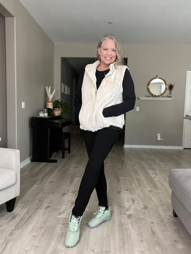 Customer photo review of Caspar Pro - Non-slip & Water-Resistant Winter Barefoot Shoe