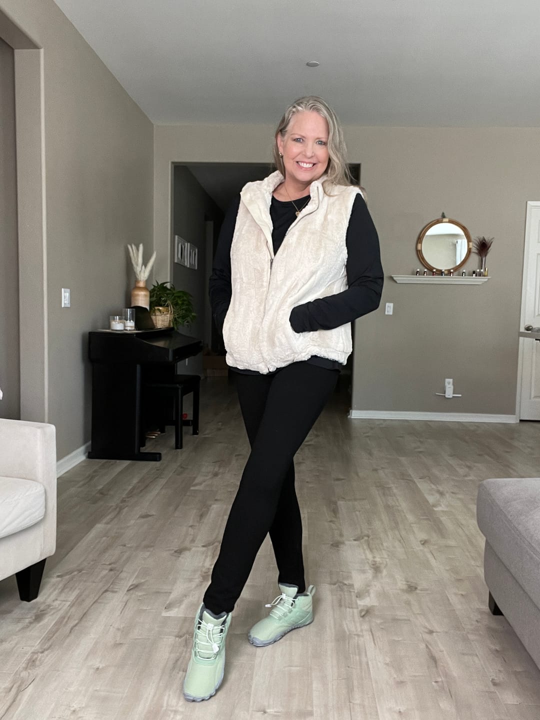Customer photo review of Caspar Pro - Non-slip & Water-Resistant Winter Barefoot Shoe