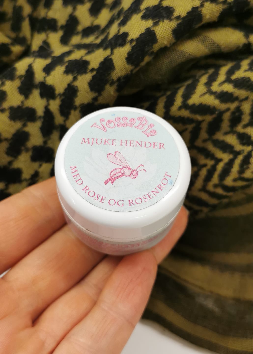 Reseña fotográfica de un cliente sobre Manos suaves - con rosa y raíz de rosa