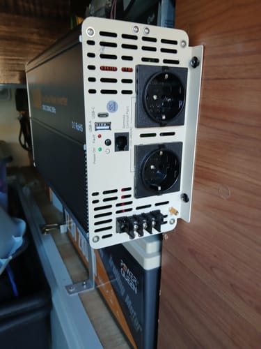 Customer photo review of Convertisseur 2000W DC 12V à AC 220-240V de Power Queen