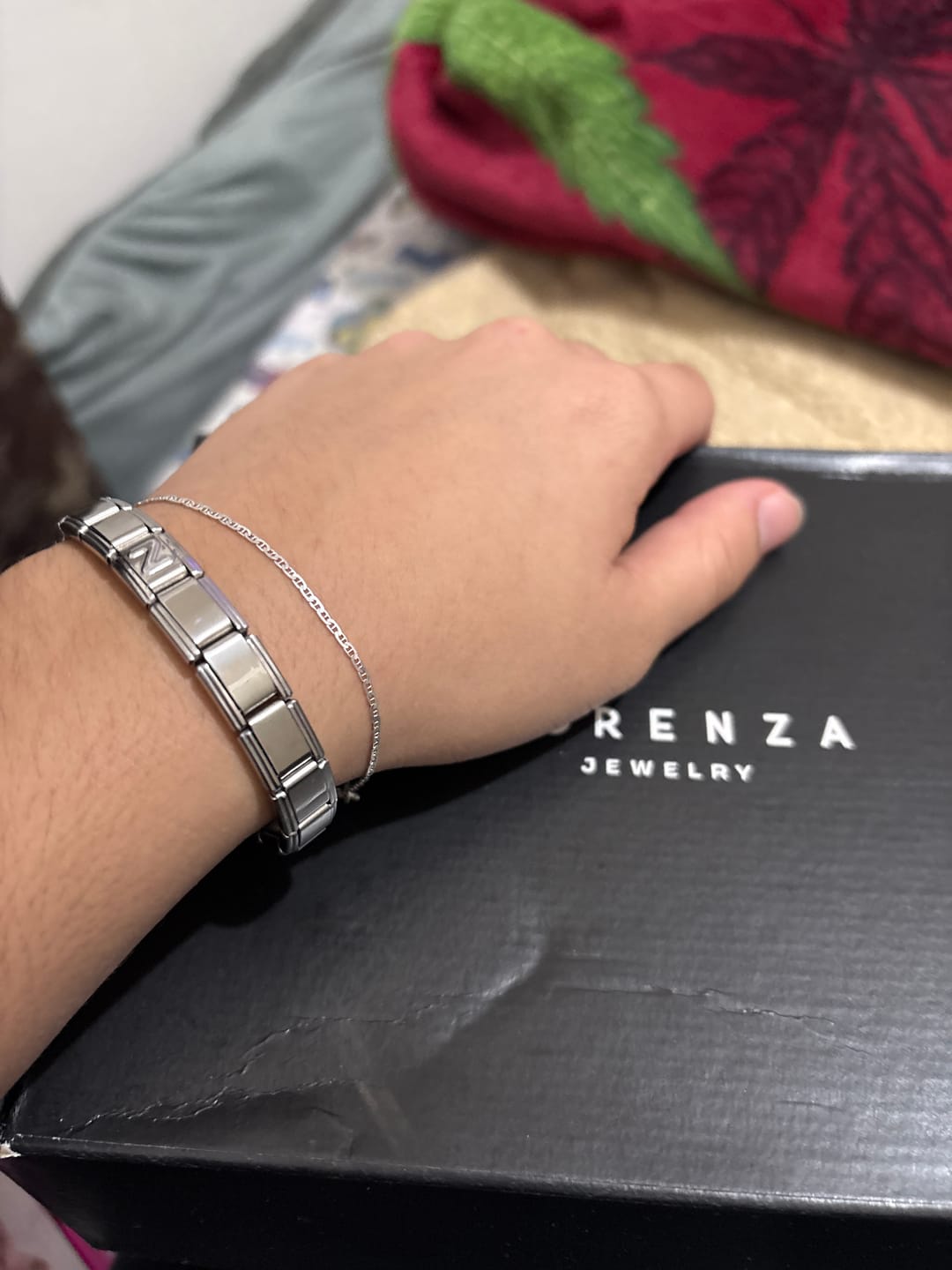 Customer photo review of Charm Inicial Plateada
