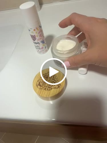 Customer video review of Reafirmante facial antiedad PRASLIN