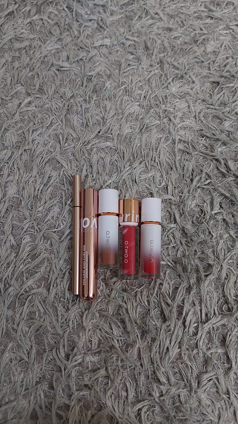 Customer photo review of O.TWO.O ULTRA STAY LOLEPOP LIPSTICK