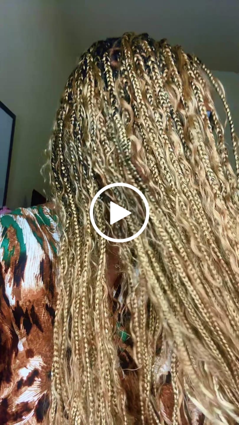 Customer video review of #27 Honey Blonde Deep Wave Bulk Hair Extensions for Braiding