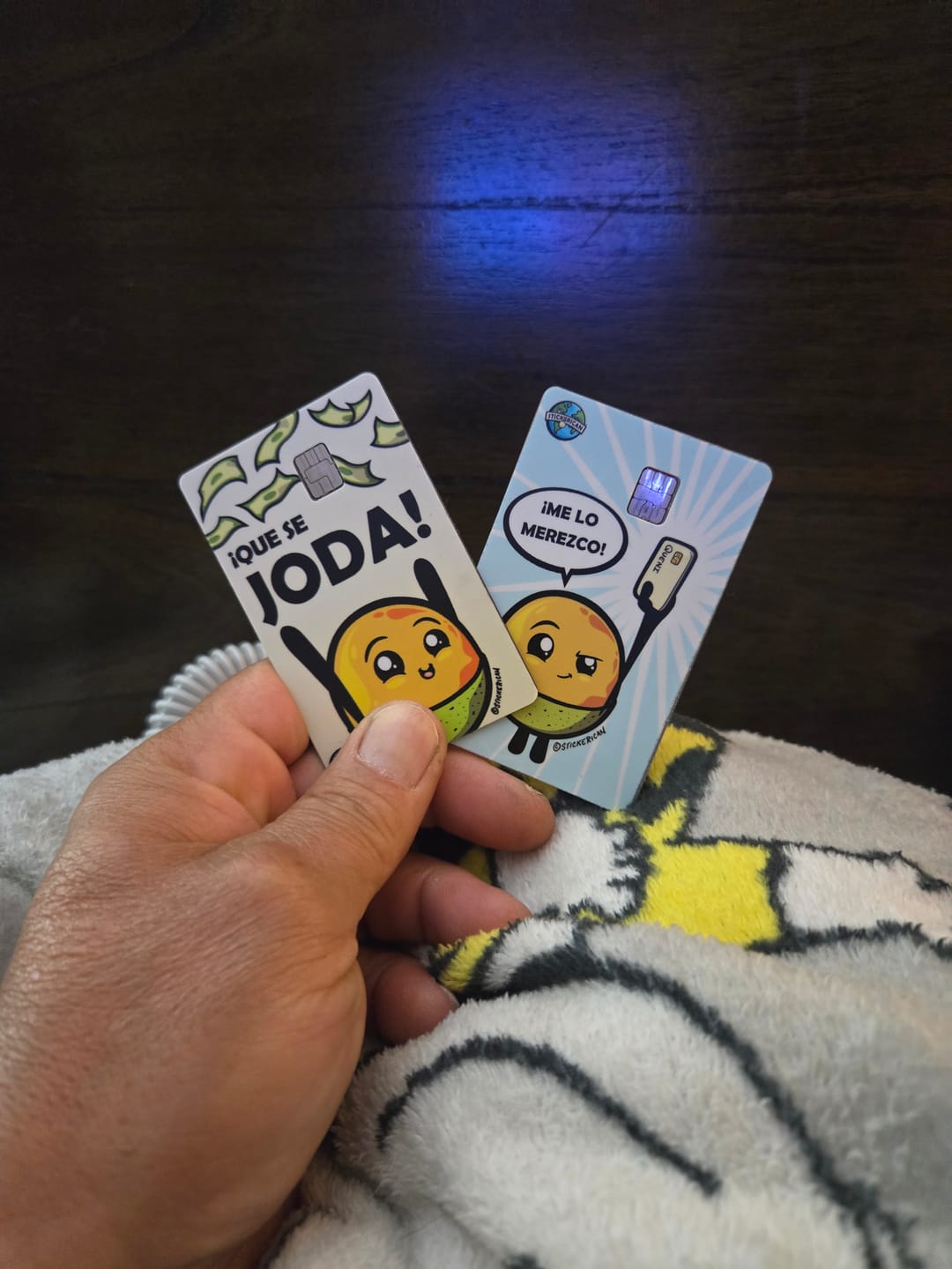 Customer photo review of Me Lo Merezco - Sticker para Tarjeta de Crédito