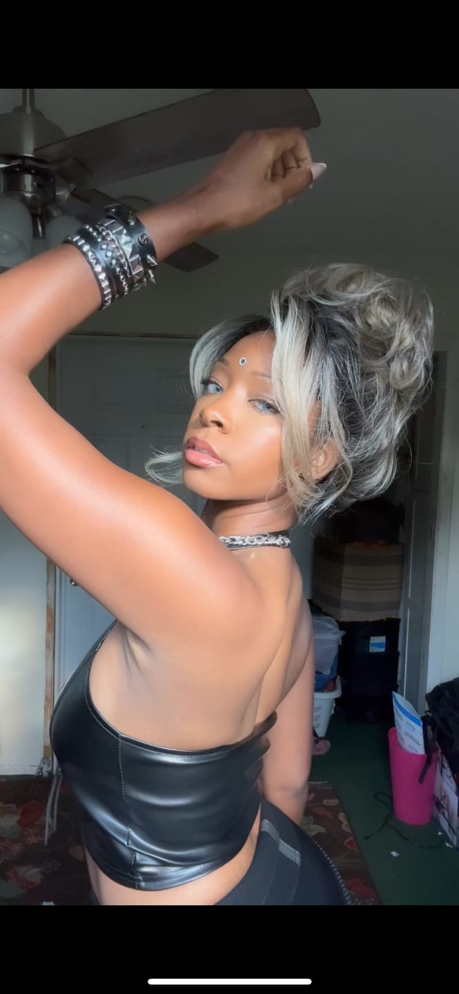 Customer photo review of Sensationnel Bare Luxe Glueless 6x5 inch Lace Front Wig - 6x5 UNIT 3
