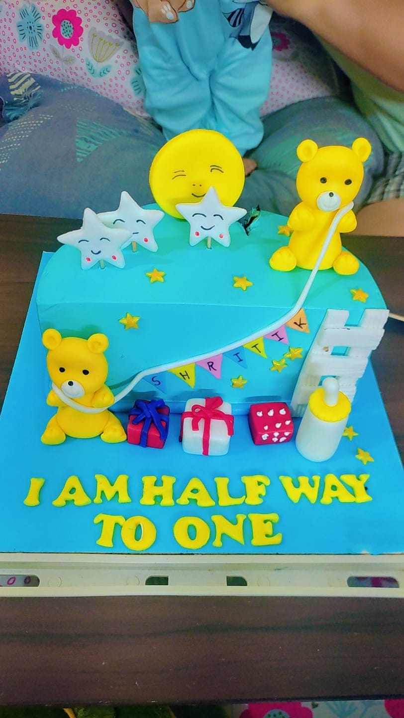 Customer photo review of Teddy 6 Months Cake