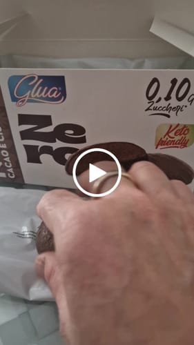 Customer video review of Biscotti proteici Nuvole ricoperti di cioccolato gusto cacao